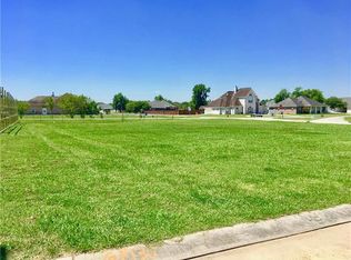 77 Shamrock Dr, Des Allemands, LA 70030