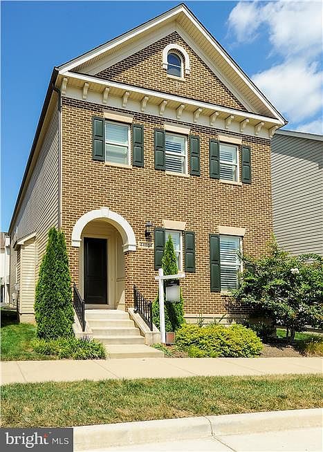 1st image of 44634 Petersham Dr