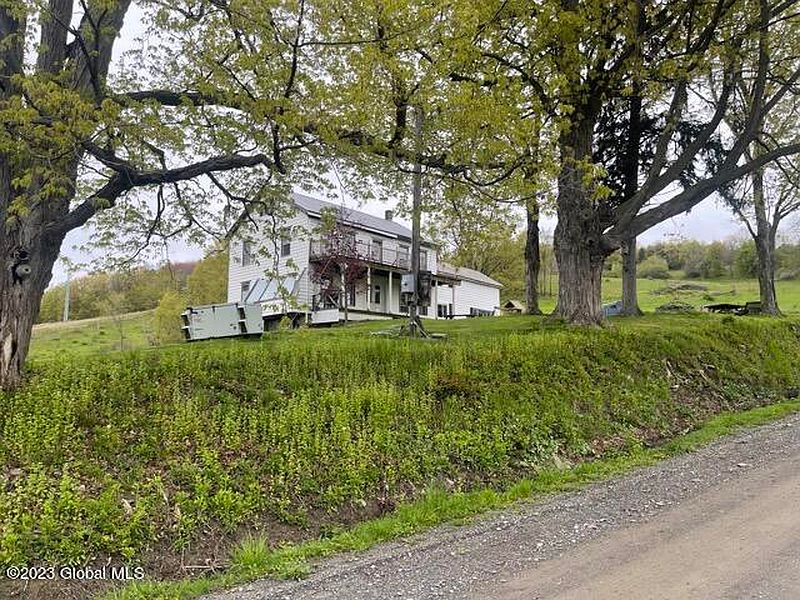 3rd image of 127 Fords Road