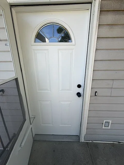 3 bed, $1,700 — Photo 2