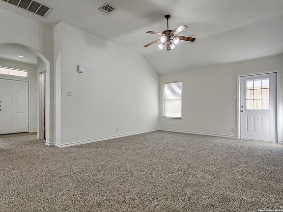 3rd image of 648 Meadow Arbor Ln