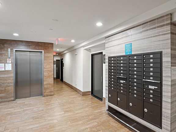4th image of 807 N Hudson Ave #205