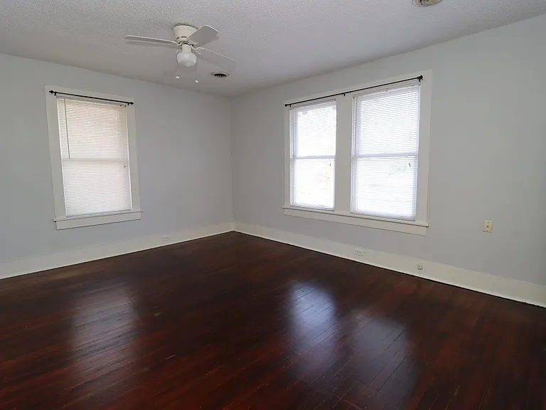 4910 Colonial Dr — Photo 12