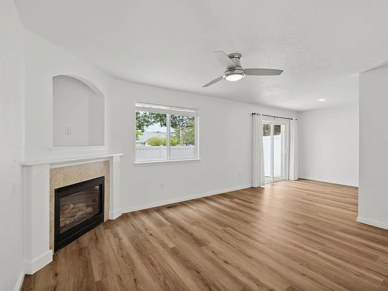 1311 N Gingham Ave — Photo 3