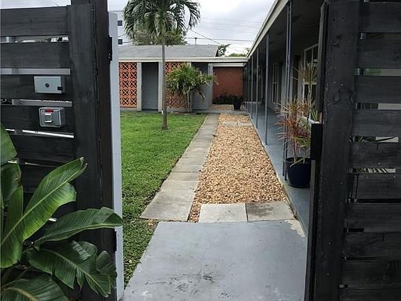 3rd image of 2201 NE 14th Ave APT 3