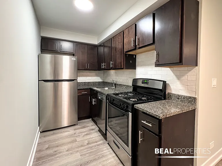 445 W Barry — Photo 75