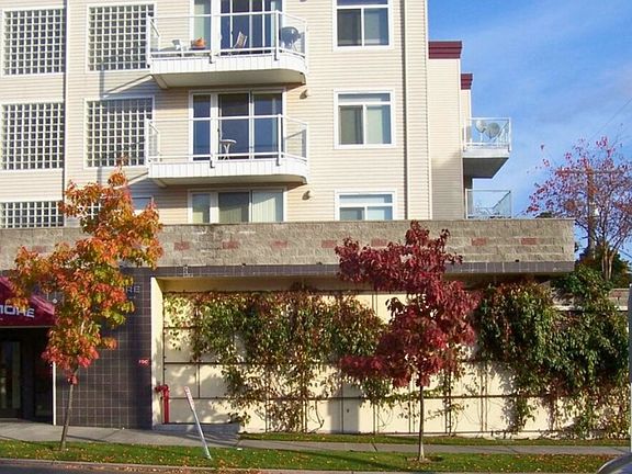 2nd image of 5200 Roosevelt Way NE APT 402