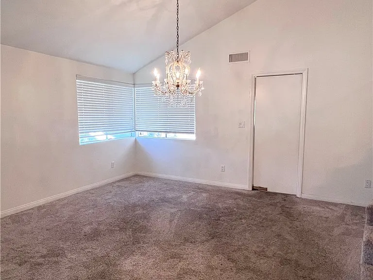 10209 Oakdale Ave — Photo 9