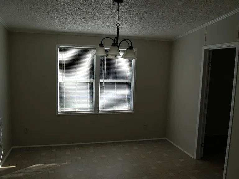 114 Clopton Dr — Photo 5
