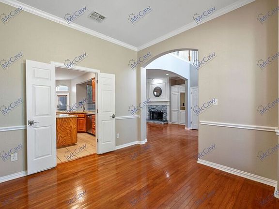 5th image of 2000 Old York Dr