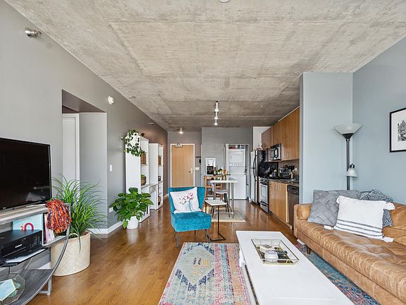 5th image of 611 S Wells St APT 1809