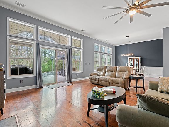 5th image of 170 Summerlight Dr.