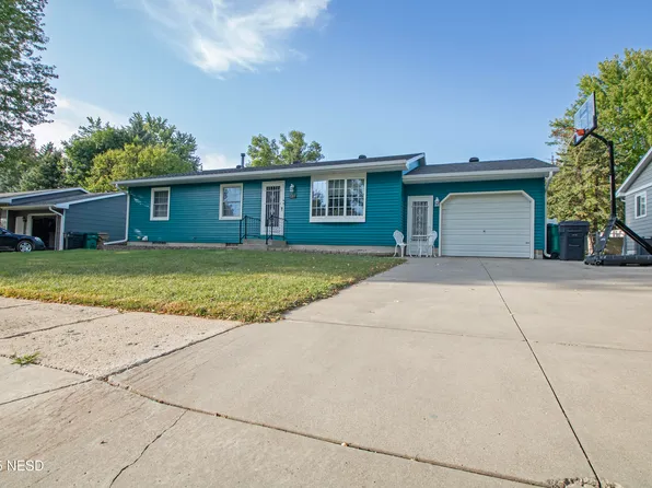 1207 5th Ave NE, Watertown, SD 57201