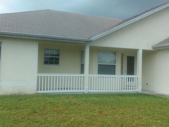 2nd image of 692 SW Sareta Ave