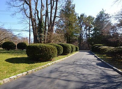 2nd image of 32 Harbor Hill Dr