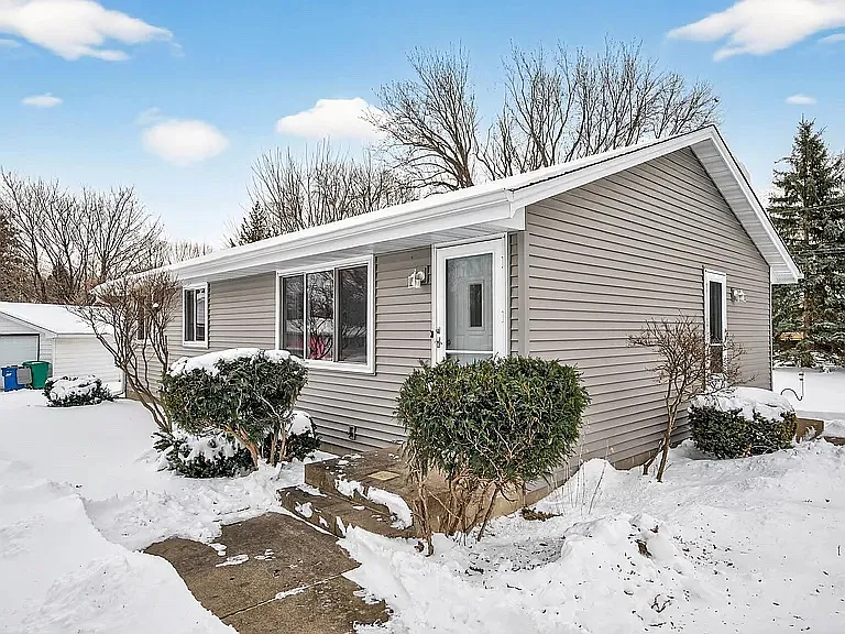 Building Photo - 9244 Zinnia Ln N