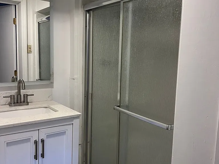 Newly Renovated 3 Bed, 2 Bath Near Campus — Photo 10