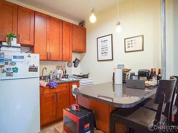 5th image of 315 E 5th St APT 6D