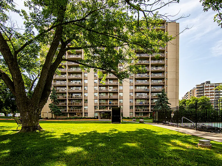 335 Van Horne Ave — Photo 11