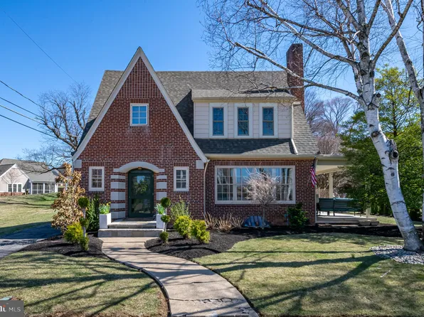 14 Carlisle Ave, West Lawn, PA 19609