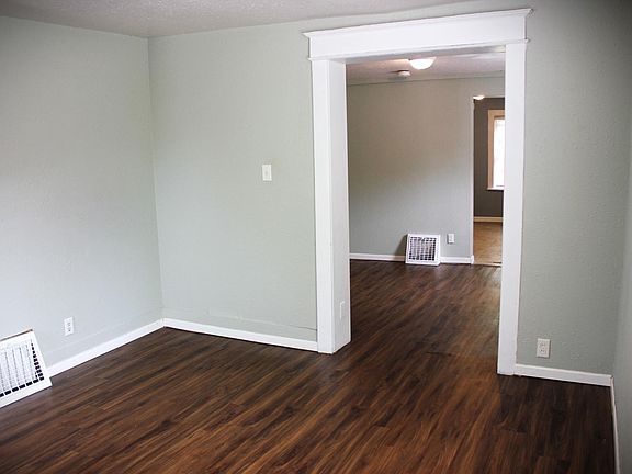 4th image of 308 Stevens St W #1