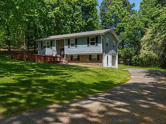 2nd image of 2095 Rolling Brook Dr NE