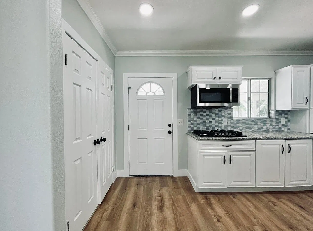 3 bed, 1000 sqft, $3,550 — Photo 3