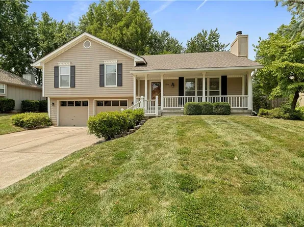1216 NE Hendrix Dr, Lees Summit, MO 64086