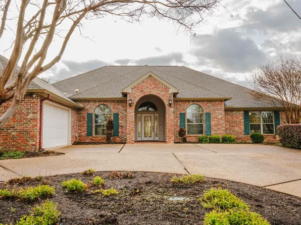 107 Firestone Place, Meadowlakes, TX 78654