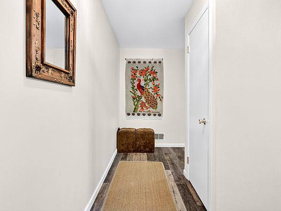 4th image of 138 Indian Hollow Ct