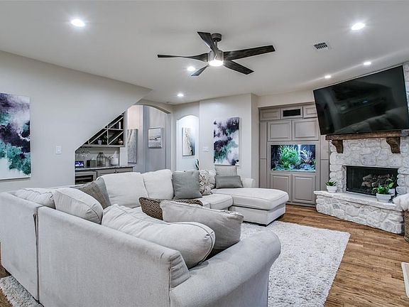 2nd image of 900 Cypress Ct