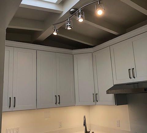 Skylight in kitchen - Check out the high ceilings!