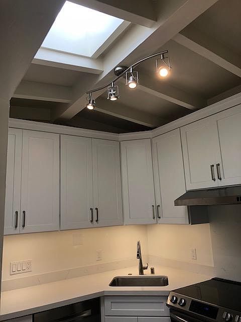 Skylight in kitchen - Check out the high ceilings!
