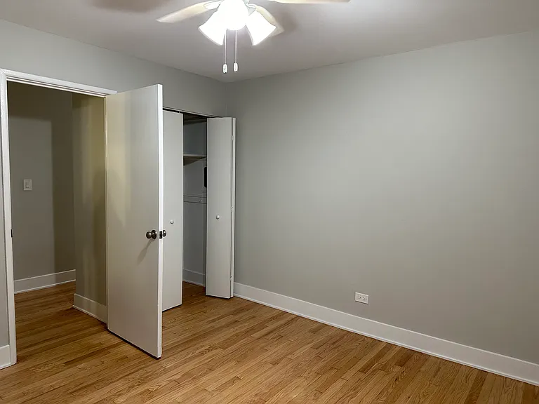 1420 W Estes Ave #2E — Photo 8