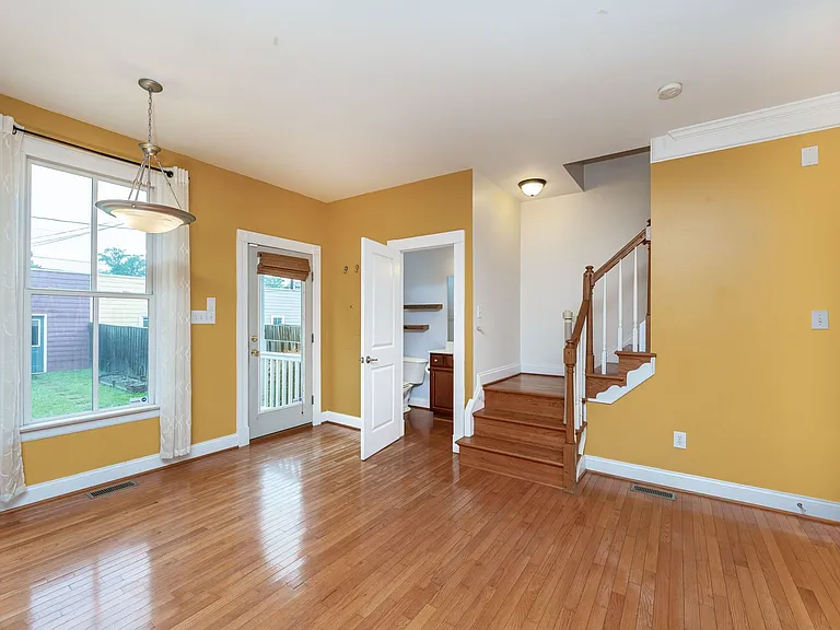 520 S Laurel St — Photo 6