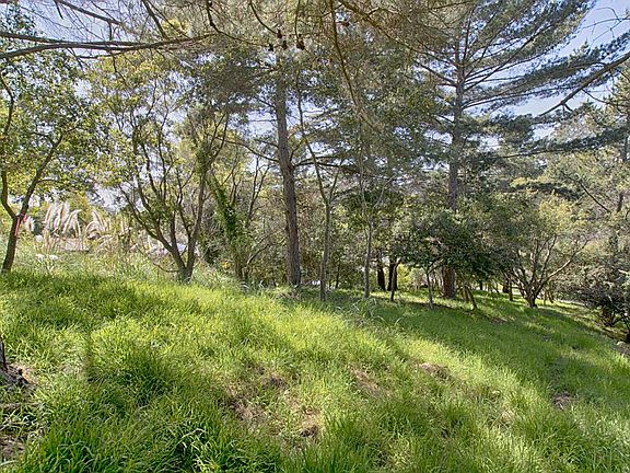 4th image of 526 La Honda Dr