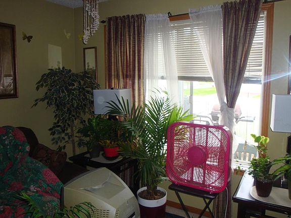 4th image of 627 Mariner Way