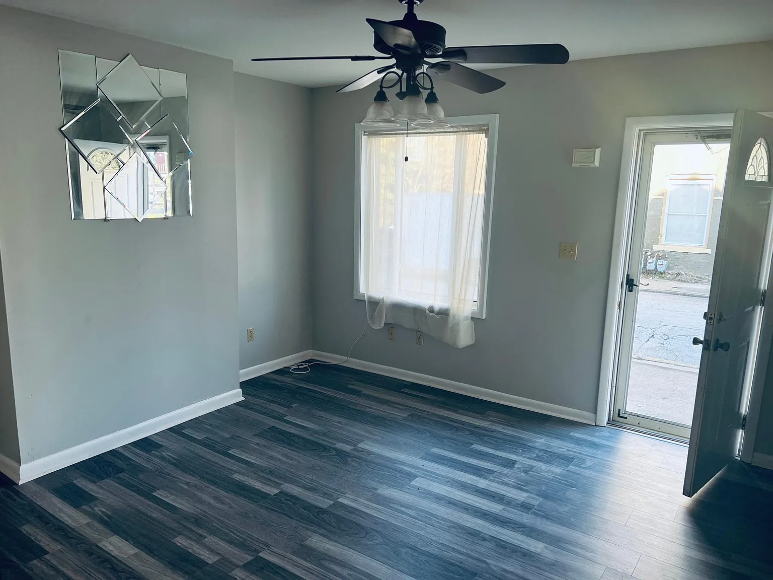 3 bed, 950 sqft, $1,025 — Photo 4