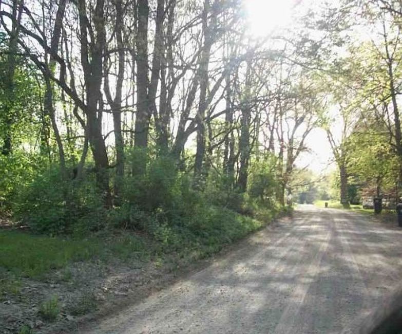 Exterior Neighborhood (street photo)