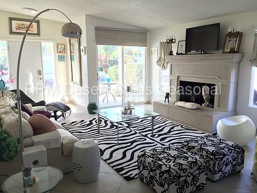 3rd image of 64910 Oakmount Blvd