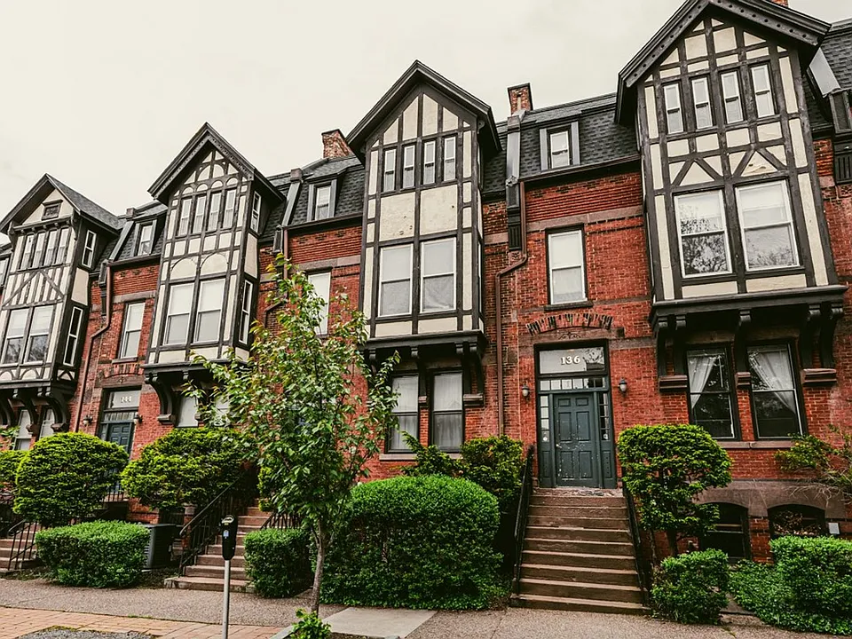 128-152 Gibbs St