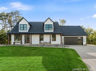 1250 Scott Creek Dr NE, Belmont, MI 49306