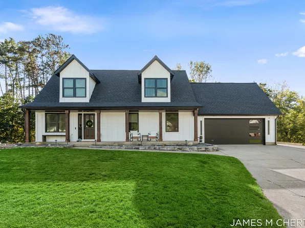 1250 Scott Creek Dr NE, Belmont, MI 49306