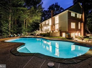 9205 Jeffery Rd, Great Falls, VA 22066