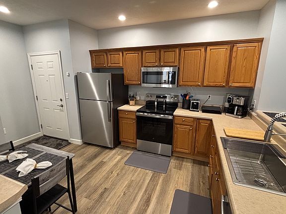4th image of 3792 Thornhill Cir #3792