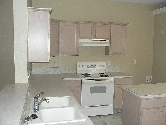 3 bed, 2.0 bath, 1490 sqft, $1,800 — Photo 4
