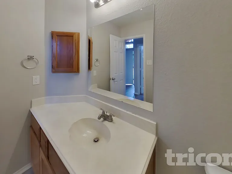 908 Winchester Ln — Photo 14
