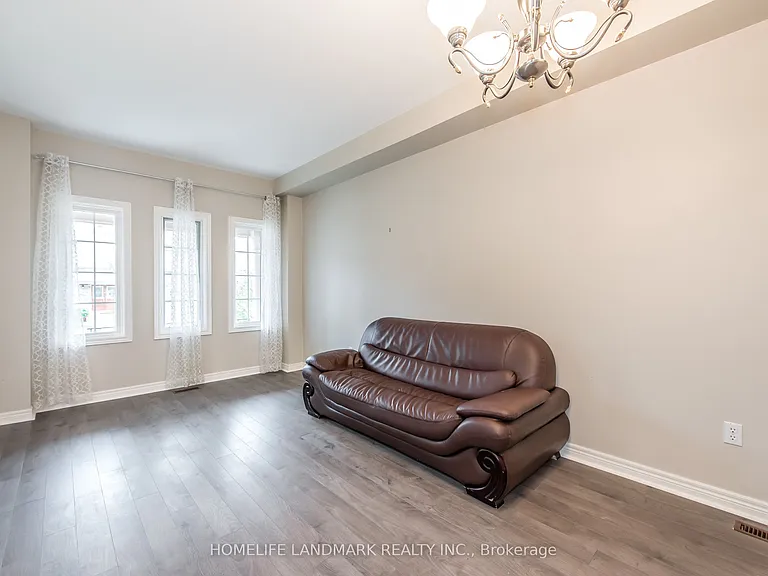 97 Annina Cres — Photo 3