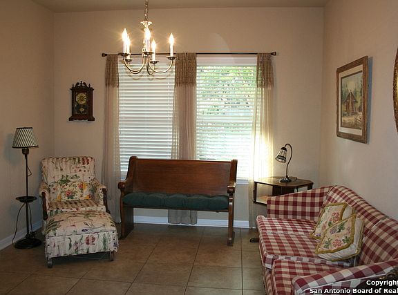 5th image of 245 Fischer Dr