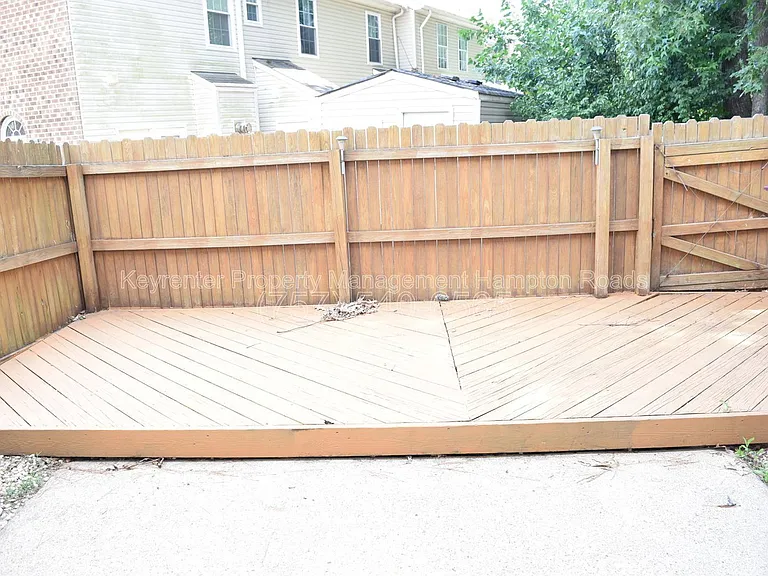 310 Cobb Island Ct — Photo 23